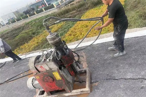 普格马路面下沉注浆加固